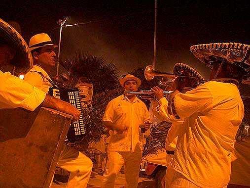 Orchester aus Südamerika im Karneval auf La Palma