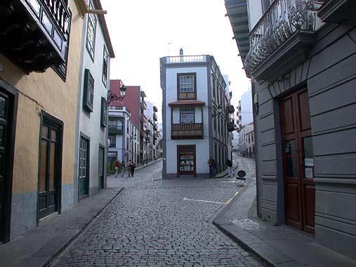 La Palma: Straßenszene in der Hauptstat Santa Cruz
